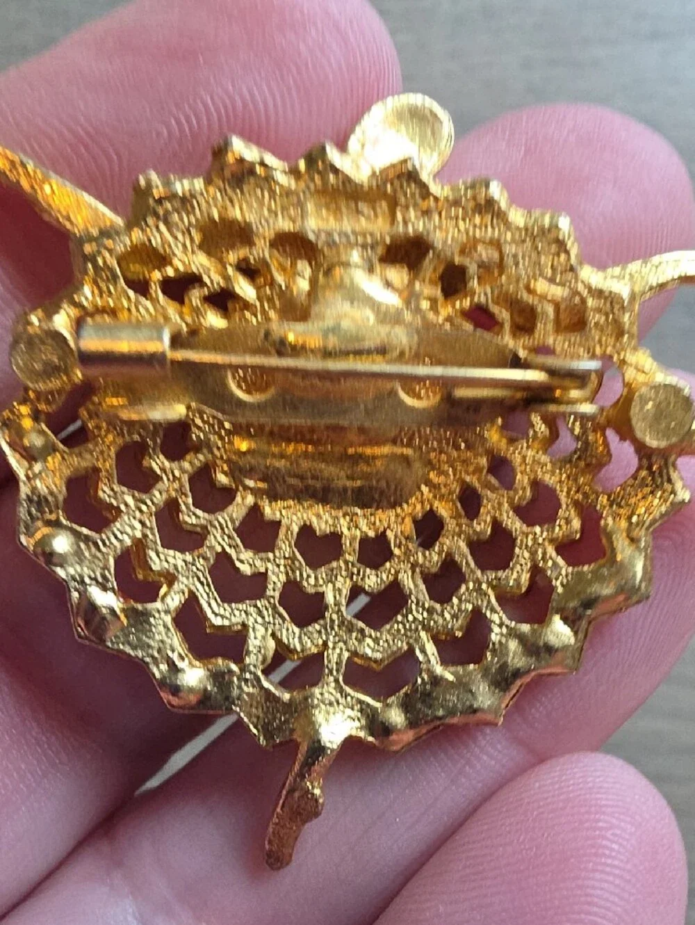 N/A elegant gold